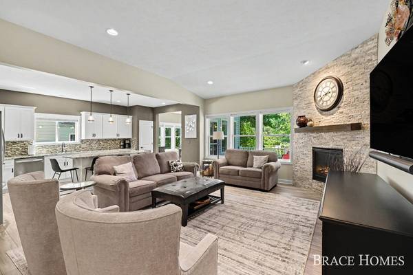 2902 Woodridge NE Circle, Grand Rapids, MI 49525