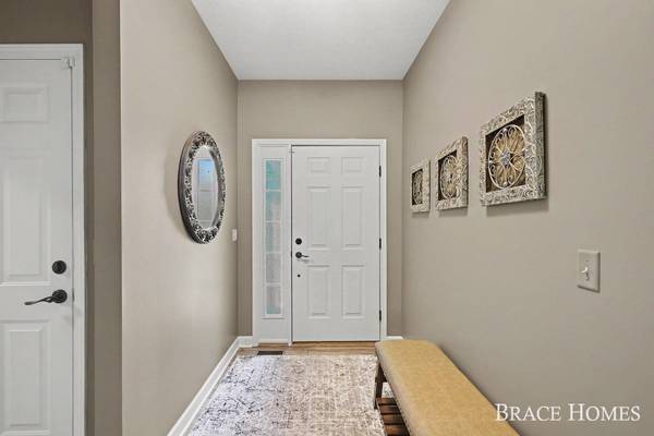 2902 Woodridge NE Circle, Grand Rapids, MI 49525