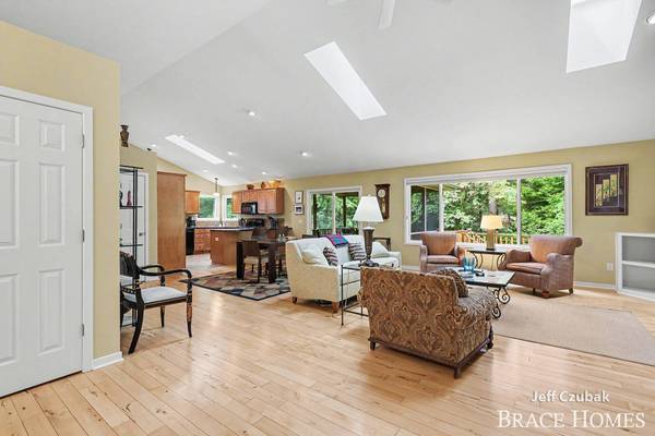 2336 Forest Trail Circle, Fennville, MI 49408