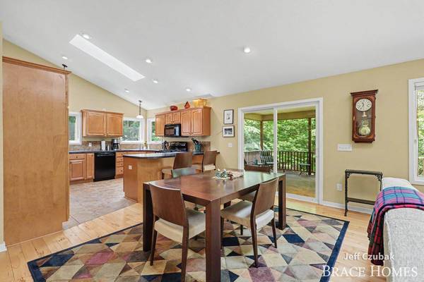 2336 Forest Trail Circle, Fennville, MI 49408