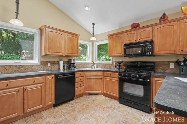 2336 Forest Trail Circle, Fennville, MI 49408
