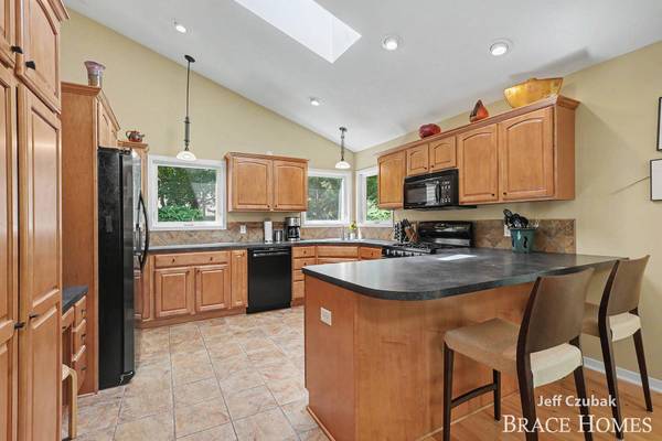 2336 Forest Trail Circle, Fennville, MI 49408