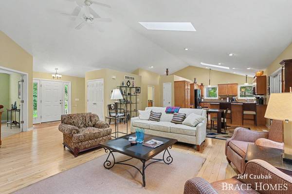2336 Forest Trail Circle, Fennville, MI 49408