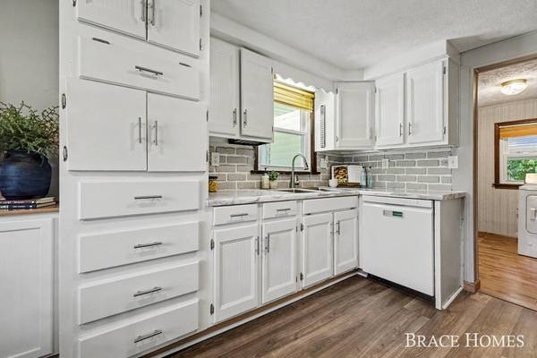 3284 N 146th Avenue, Holland, MI 49424