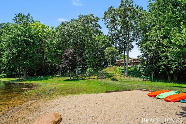 3050 Kenyon Lane, Middleville, MI 49333