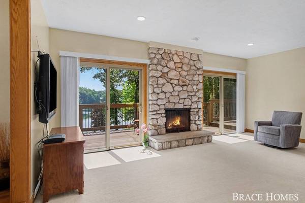 3050 Kenyon Lane, Middleville, MI 49333