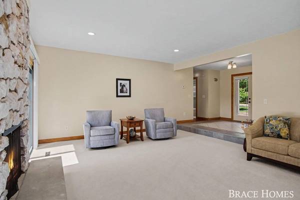 3050 Kenyon Lane, Middleville, MI 49333