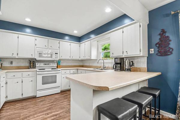 3041 Rapidfall NE Court, Belmont, MI 49306