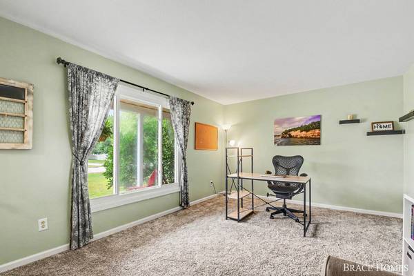 3041 Rapidfall NE Court, Belmont, MI 49306