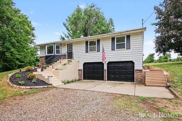 2880 15 Mile NW Road, Sparta, MI 49345