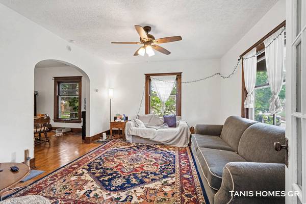 1121 Baxter SE Street, Grand Rapids, MI 49506