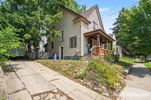 1121 Baxter SE Street, Grand Rapids, MI 49506
