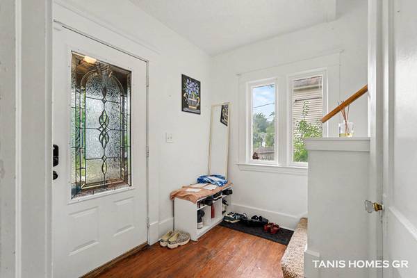 1121 Baxter SE Street, Grand Rapids, MI 49506