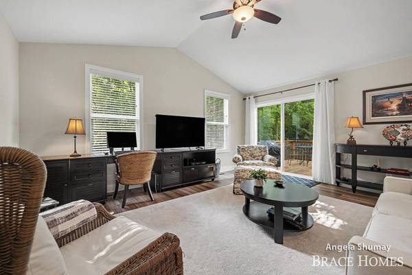 2637 Stockwood NE Drive, Grand Rapids, MI 49505