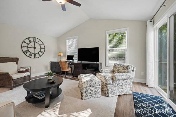 2637 Stockwood NE Drive, Grand Rapids, MI 49505