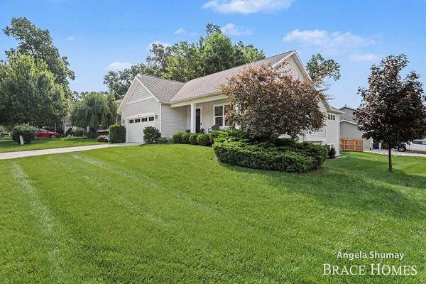 2637 Stockwood NE Drive, Grand Rapids, MI 49505