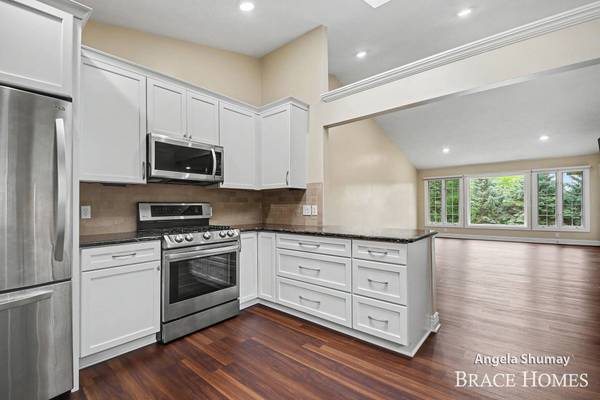 4942 N Quail Crest SE Drive, Grand Rapids, MI 49546