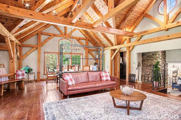 5501 Canyon River NE Drive, Ada, MI 49301