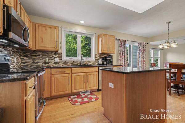 2022 Friesian NE Court, Grand Rapids, MI 49505