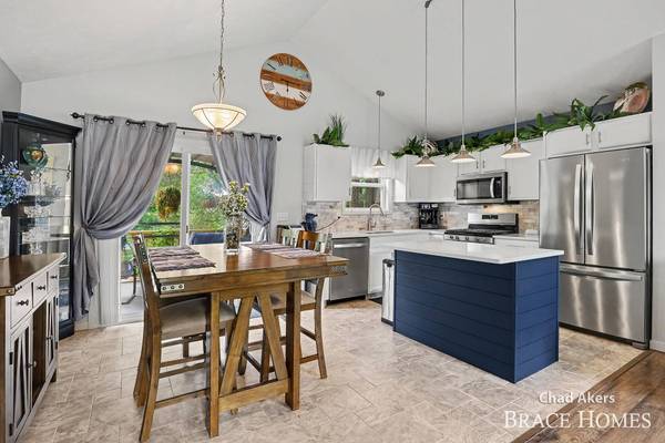 6876 Northway NE Drive, Rockford, MI 49341
