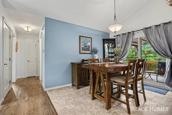 6876 Northway NE Drive, Rockford, MI 49341