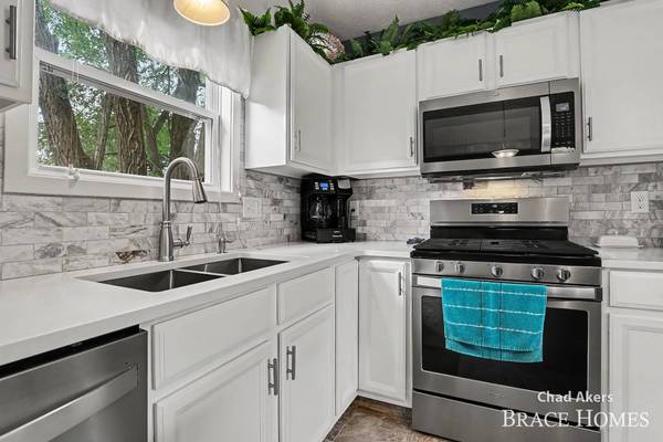 6876 Northway NE Drive, Rockford, MI 49341
