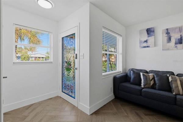 17734 1ST ST E, Redington Shores, FL 33708