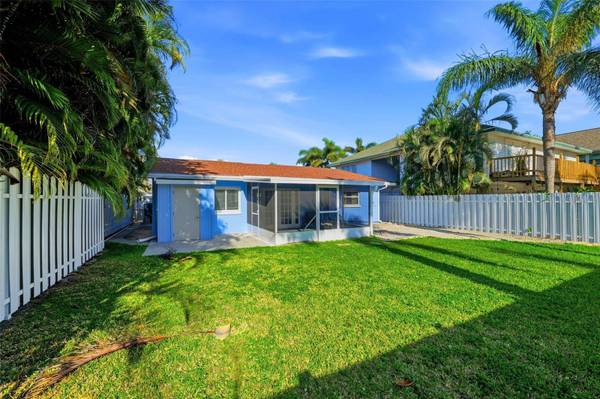 17734 1ST ST E, Redington Shores, FL 33708
