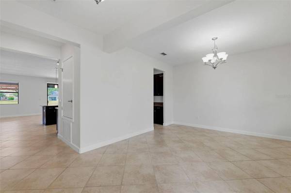 19419 PADDOCK VIEW DR, Tampa, FL 33647