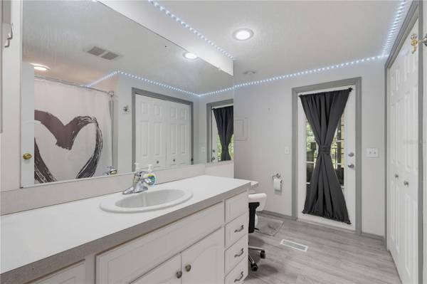 7421 HENRY DR, Land O Lakes, FL 34638