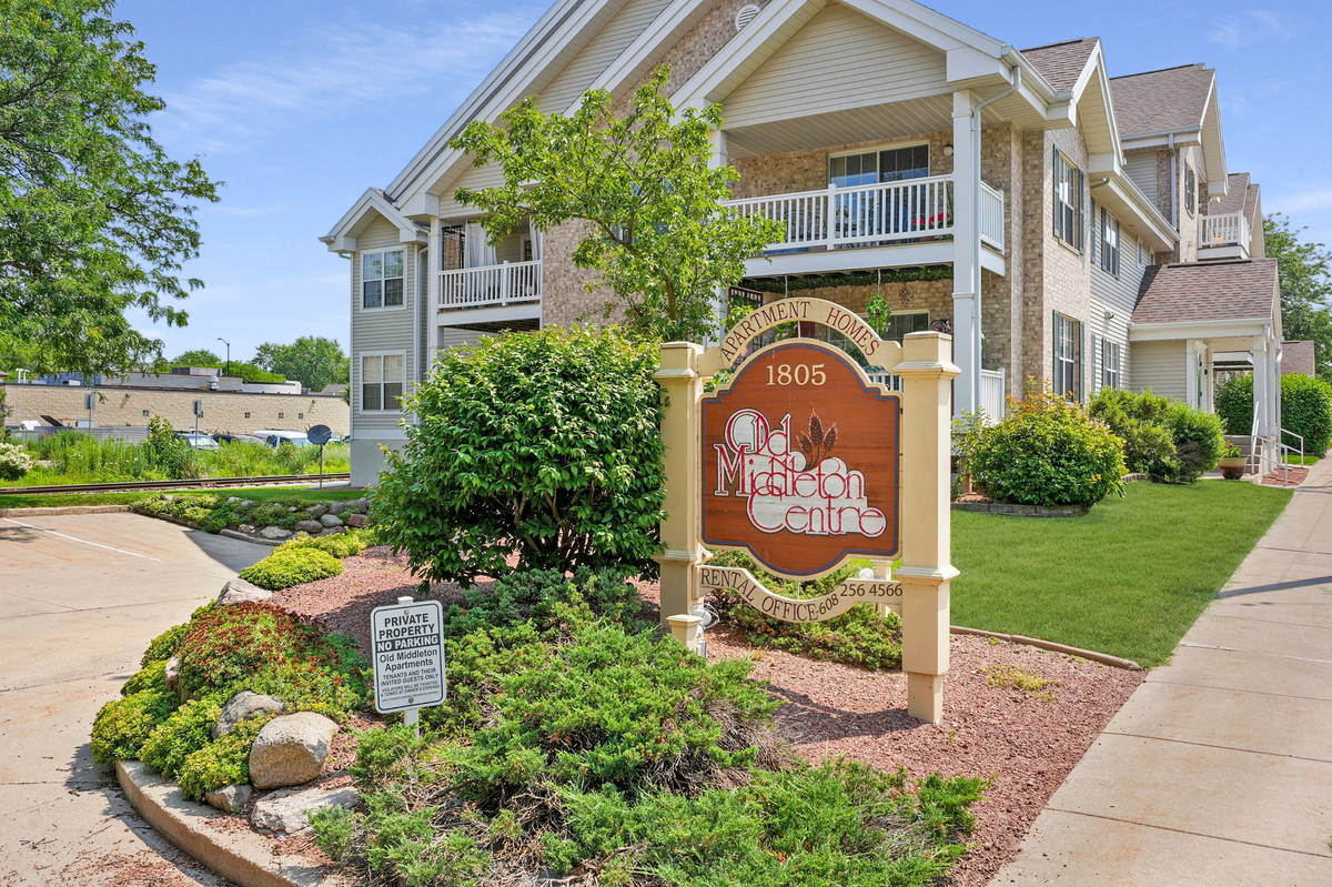 Middleton, WI 53562-3186,1805 Parmenter St #306