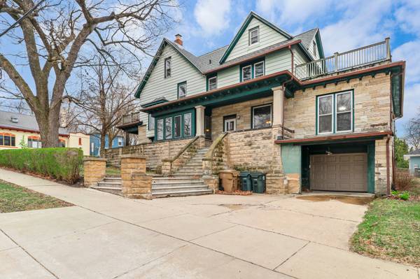 952 Jenifer St, Madison, WI 53703-3522