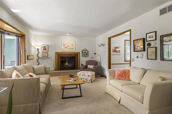7826 E Oakbrook Circle, Madison, WI 53717
