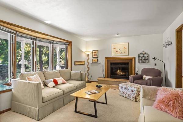 7826 E Oakbrook Circle, Madison, WI 53717