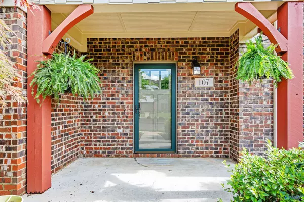 107 Bell Tower Lane, Huntsville, AL 35824