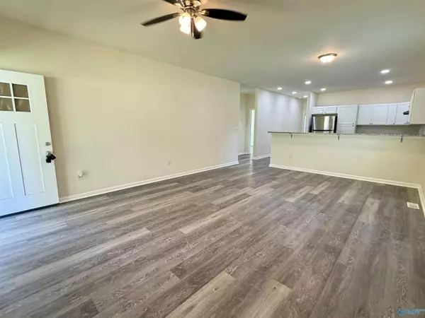 1582 Hobbs Island Road, Huntsville, AL 35803