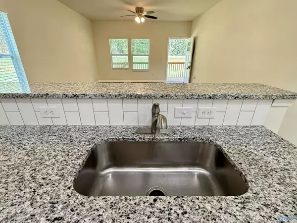 1582 Hobbs Island Road, Huntsville, AL 35803