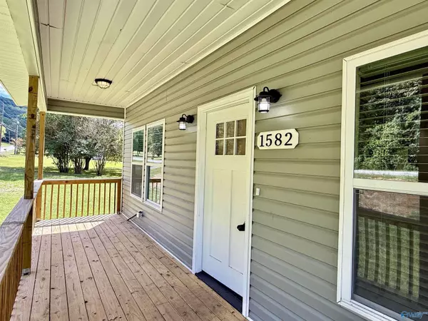 1582 Hobbs Island Road, Huntsville, AL 35803