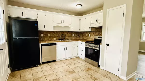 2432 Yorkshire Drive, Huntsville, AL 35803