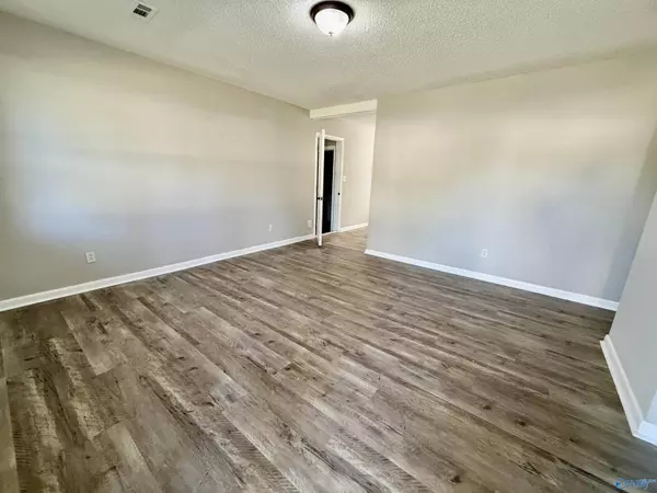 2432 Yorkshire Drive, Huntsville, AL 35803