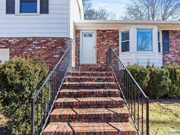 327 Pawnee Trail SE, Huntsville, AL 35803