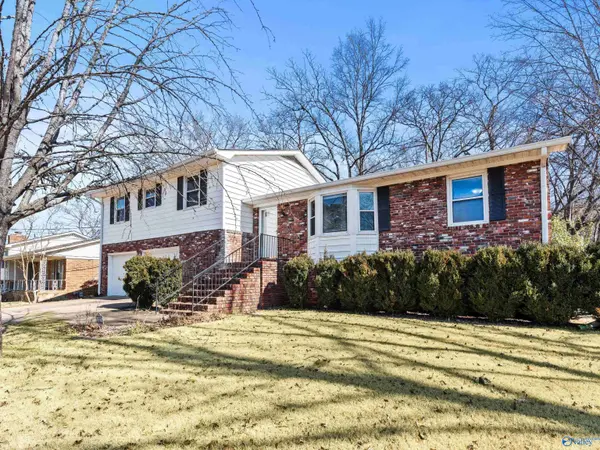 327 Pawnee Trail SE, Huntsville, AL 35803