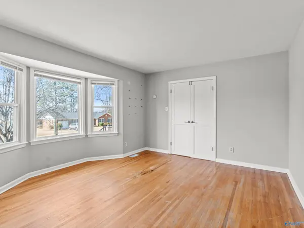 327 Pawnee Trail SE, Huntsville, AL 35803