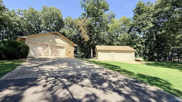 8516 Moores Mill Road, Meridianville, AL 35759