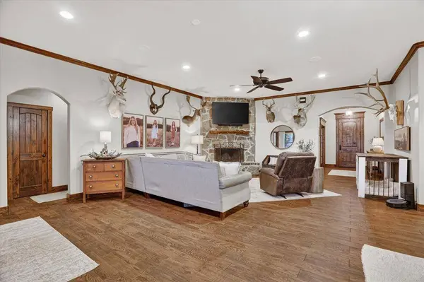 19001 N County Line Road, Ponder, TX 76259