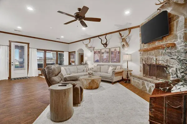 19001 N County Line Road, Ponder, TX 76259