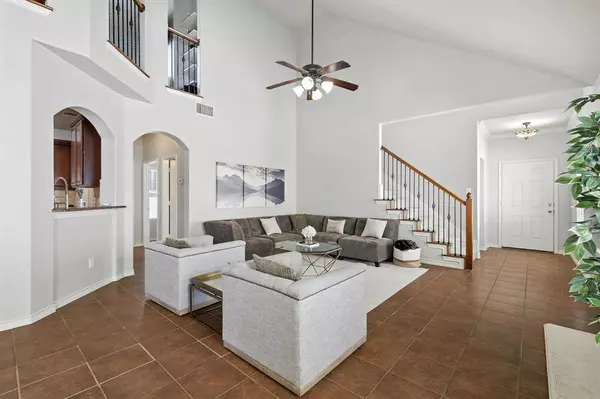 1624 Sea Pines Drive, Savannah, TX 76227