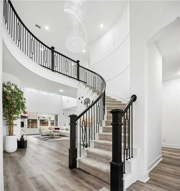 2806 Garrett Drive, Highland Village, TX 75077