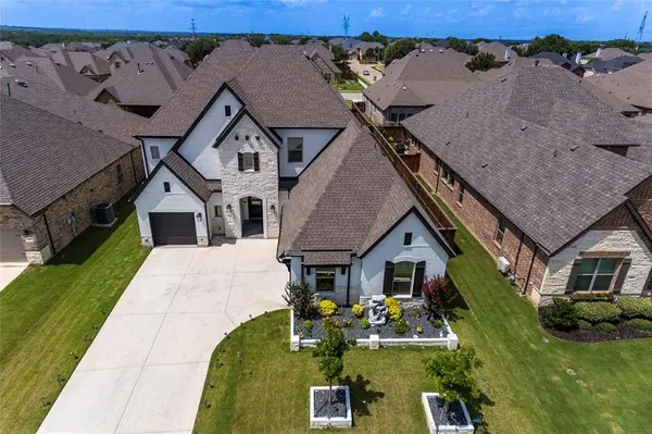 2806 Garrett Drive, Highland Village, TX 75077