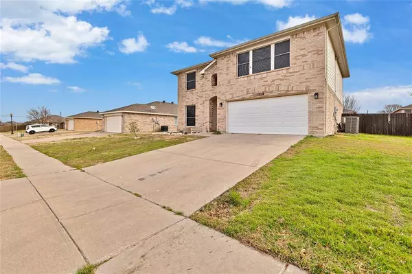 108 Nighthawk Drive, Krum, TX 76249